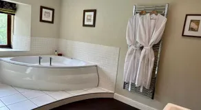 Booth House - Image 5