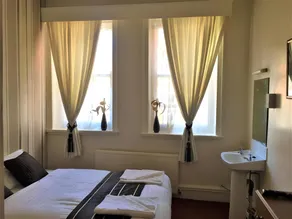 Assheton Hotel - Image 2