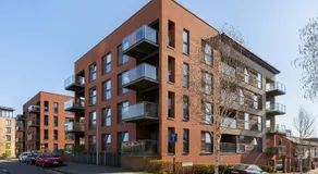 The Bell Suite by Prime Stays - Stylish 2 Bedroom in City Centre With Balcony & Gated Parking - Image 4