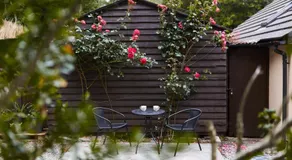 Sea View 1-Bed Cottage Sleeps 2 w Private Garden - Image 4