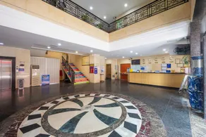 Yalan Hotel - Image 2