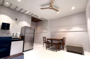 Classy Modern Studio | Budget-Friendly & Central - Image 4