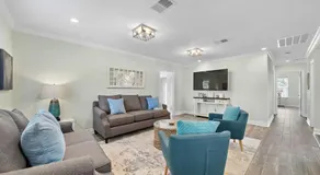 Island home with private pool and game room - Image 3