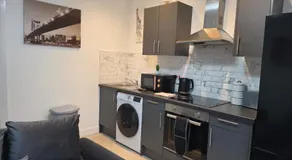 1BR Ground floor Central Apartment With Private Garden - Image 4