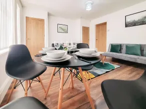 Spacious 3 Bedroom Home - Near Nec, Birmingham Airport & Solihull - Image 3