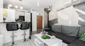 Apartament Konduktorska z Parkingiem i Ogródkiem - w spokojnej dzielnicy by Noclegi Renters - Image 5