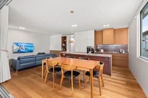 Family Home in Mayfield With Stylish Interior - Image 3