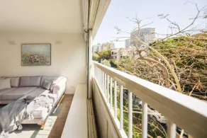 Chic 2BR Apt w Large Windows in Tel Aviv Old North - Image 3
