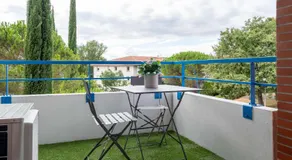 L'Airbusien - Terrasse et parking - Airbus à coté - Image 2
