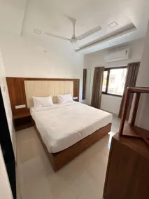 Unique Hotel - Image 4