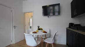 Superb 1-Bed Apartment - Free Parking Dundee - Image 3