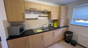 3 Bed Flat - Sleeps 6 - Parking - Wifi - Image 4