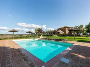 Farmhouse in Buonconvento - Image 2