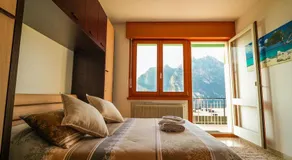 Panoramic Lake View Apartment - Image 2