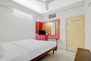 Hotel O by OYO National Deluxe Lodge - Image 2
