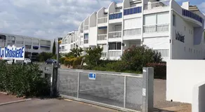 Studio vue port, parking privé, terrasse, clim - Image 4