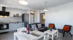 Appartement confortable avec vue mer, Wi-Fi et terrasse. - Image 2