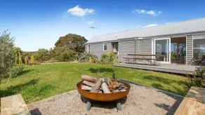 Dimmicks Retreat: 300m to beach + linen included - Image 5