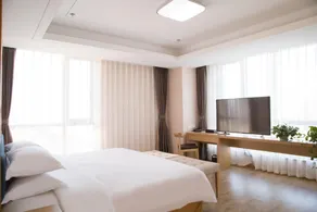 Longemont Hotel - Image 2