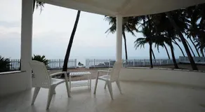 Beach at the White House - Image 3