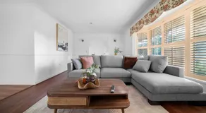 Modern 4B Family-Friendly Home in Robertson QLD - Image 2