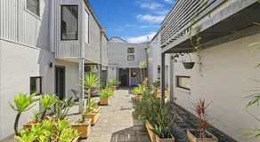 Modern 2 Bedroom Warehouse Conversion - Image 3