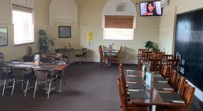 Riverside Hotel - Image 5