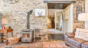 Polean Farm Old Farmhouse - With Large Jacuzzi, Games Room, Near the Sea and with Free Access to a Nearby Pool - Image 5