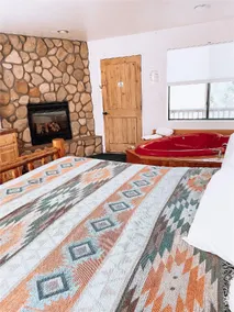 Creekside Lodge and Cabins - Image 2