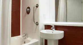 Travelodge Farnborough Central - Image 5