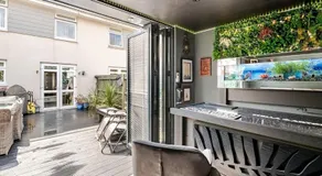 Quayside Home with a Seperate Entertainment Room & Beach Hut - Image 5