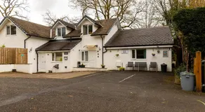 Roger Ground Guest House - with Onsite Car Parking - Image 4