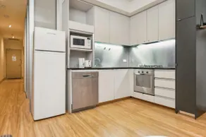 2BR Comfy Retreat in Melbourne CBD - Image 3