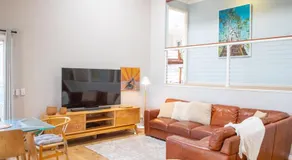 Beach Tree - Pet Friendly - Sleeps 9 - Image 2