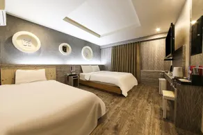 Hotel M story - Image 2