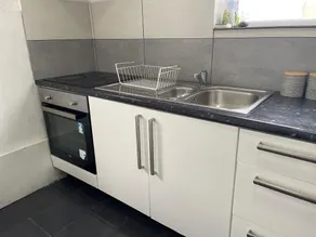 Kingsbury Service Accommodation - Image 5