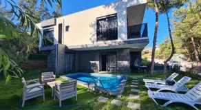 Özel havuz ve deniz manzaralı yeni villa - Image 3