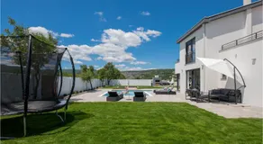 Nice Home In Donji Prolozac With 4 Bedrooms, Wifi And Outdoor Swimming Pool - Image 3