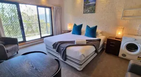 Cedarwood Apartments - Image 2