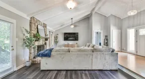 Spacious Home with 3 King Beds, Arcades and 86 inch TV - Image 2