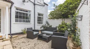 2BR Cottage and Parking, 10 Mins to Windsor - By Tempstay - Image 5
