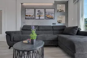 BRAND NEW EXCLUSIVE CENTER APPARTMENT - Image 2