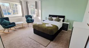 Spacious 4 Bedroom Detached Home in Iffley Village - Image 2