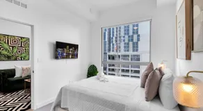 Miami Magic Vibrant 2 Bedroom with Free Parking - Image 2