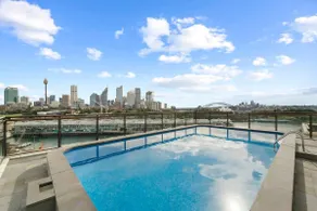 Heart Of The City Minutes from Macleay Street - Image 3