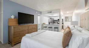 Landing Modern Studio in Glendale - Image 2