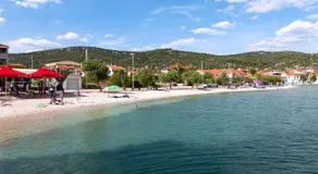 Apartments by the sea Vinisce, Trogir - 10008 - Image 4