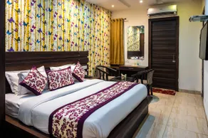 Hotel Royals Grand Galaxy - Image 2