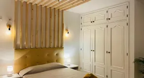 Travellers Guesthouse - Image 2