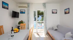 Aqua Vista Apartments - Image 2